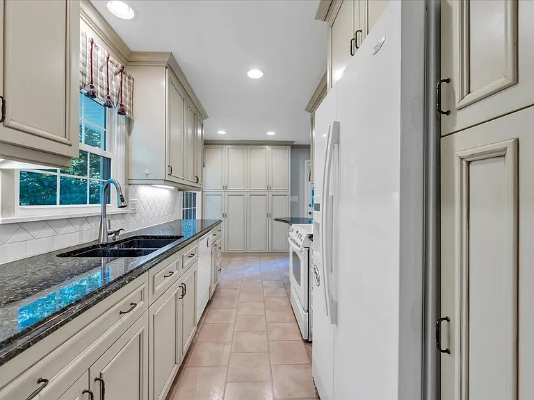 1814 Pelham Dr — Photo 15