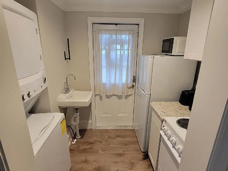 111 Jackson St — Photo 1