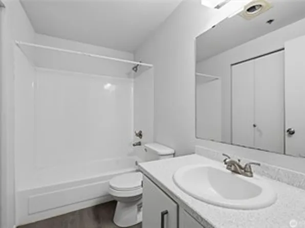 975 Aberdeen Ave NE, Renton, WA