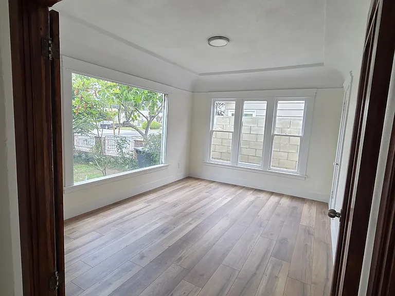 1345 S Flower St — Photo 2