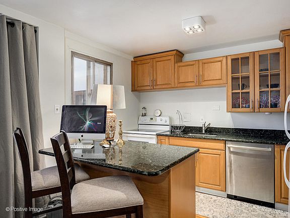 5th image of 6300 N Sheridan Rd APT 608