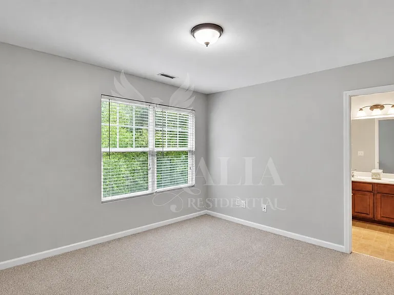 255 Hampshire Downs Dr — Photo 15