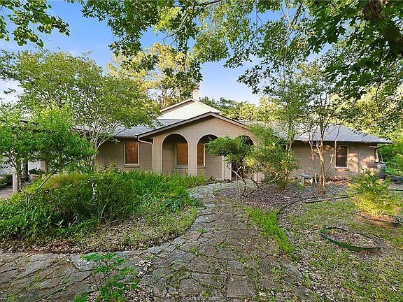 2nd image of 4711 Enchanted Oaks Dr