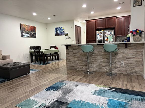 2nd image of 5084 Plaza Promenade