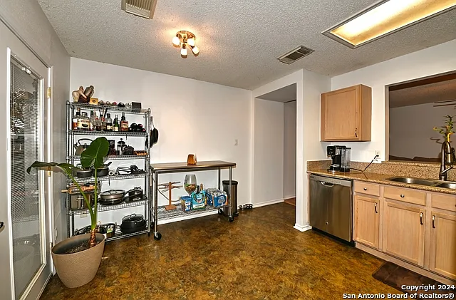 16426 Alwick Ln — Photo 11