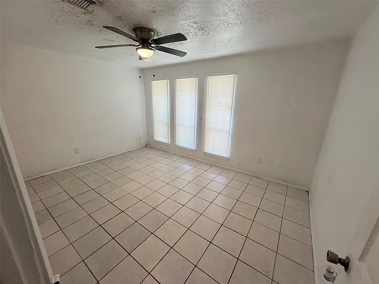 6622 Castleview Ln — Photo 6