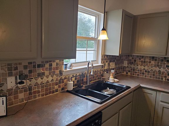 4th image of 627 Atherton Way