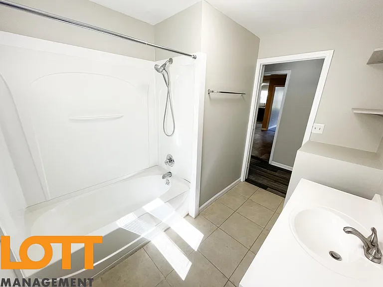 406 S Texas Ave — Photo 18