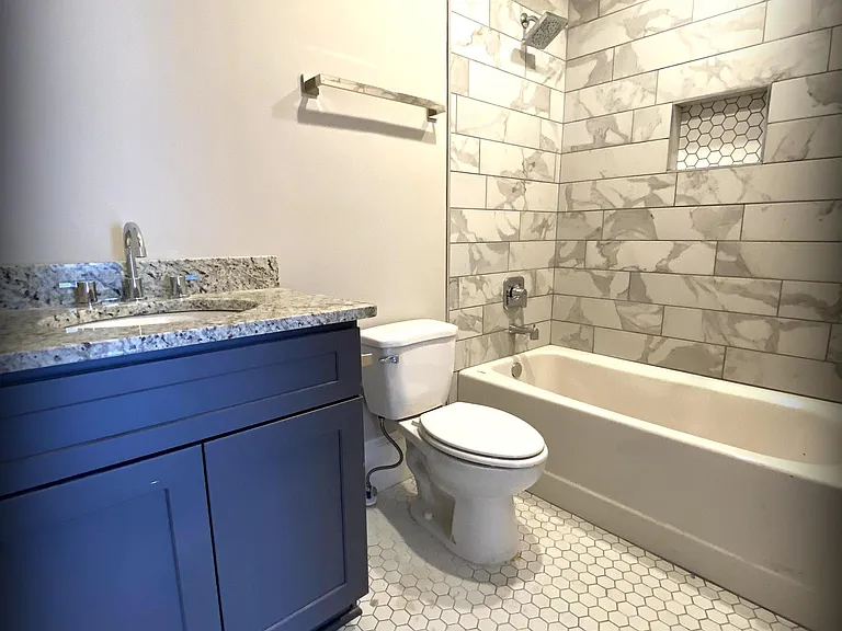 En Suite Bath #2
