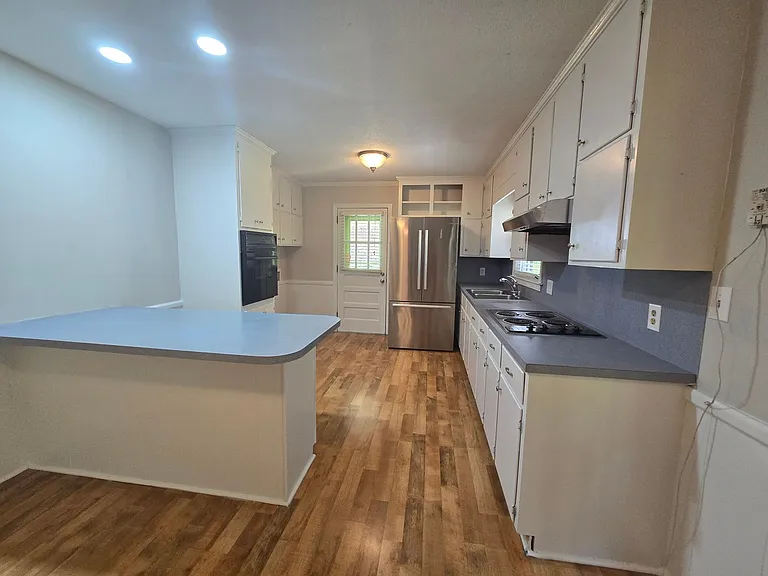 120 Milton Ave — Photo 3