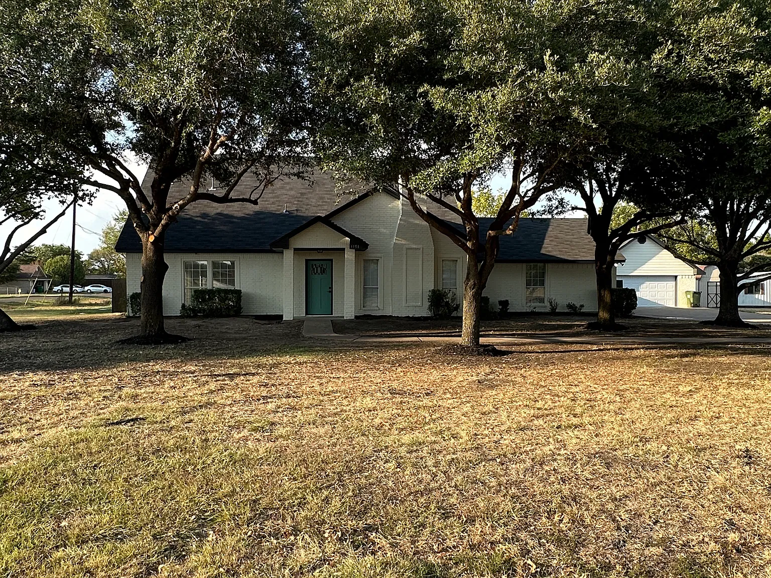 4 bed, 2470 sqft, $2,700 — Photo 2