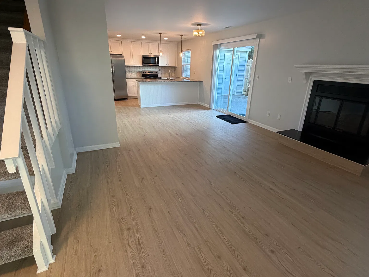 2 bed, 2.5 bath, 1254 sqft, $1,975 — Photo 2