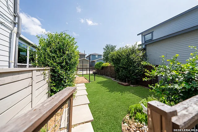 1150 N Olive St — Photo 30