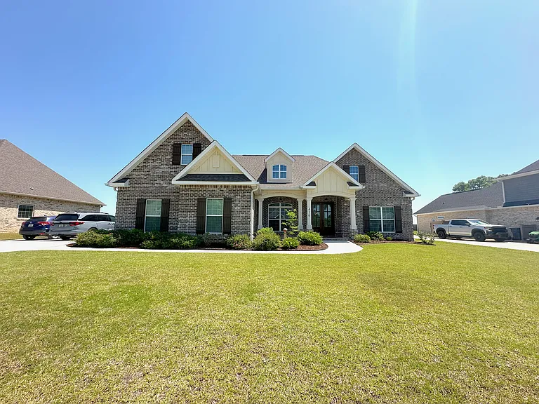 410 Stonegate Trl — Photo 2