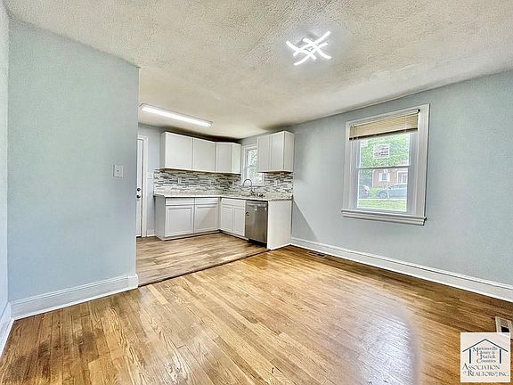 5th image of 1013 Jefferson Cir