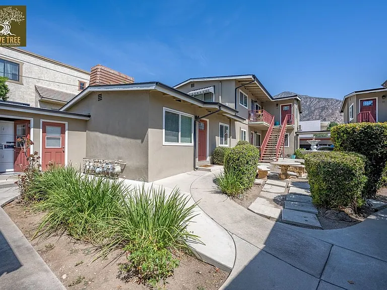 145 E Sierra Madre Blvd — Photo 3