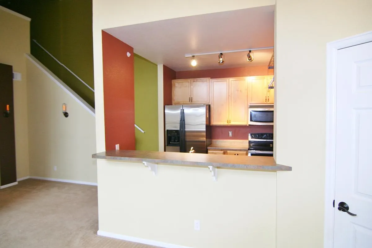 2 bed, 971 sqft, $1,900 — Photo 3
