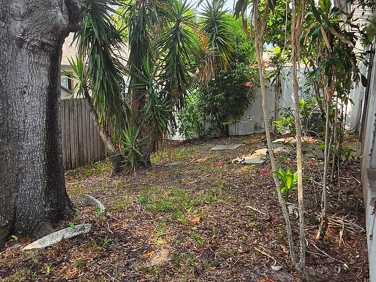3719 Farnham Ct — Photo 8