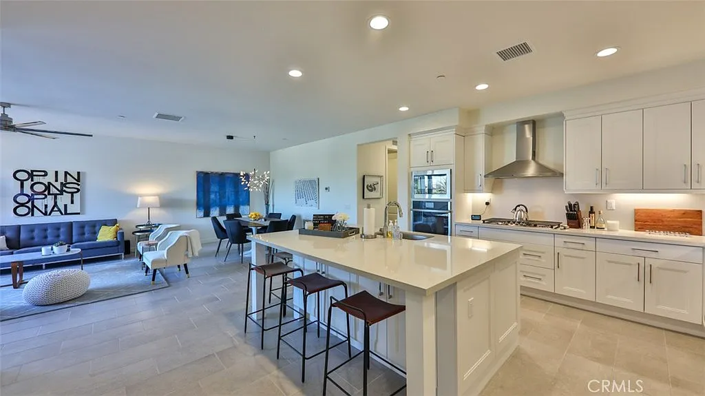 3 bed, 1943 sqft, $6,500 — Photo 1