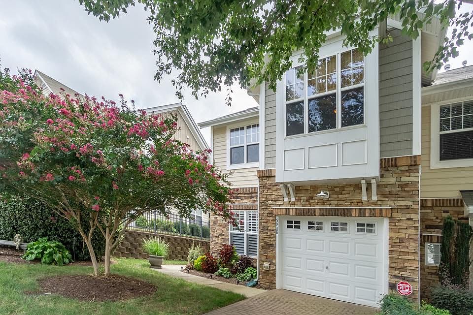 Luxury End Unit townhouse