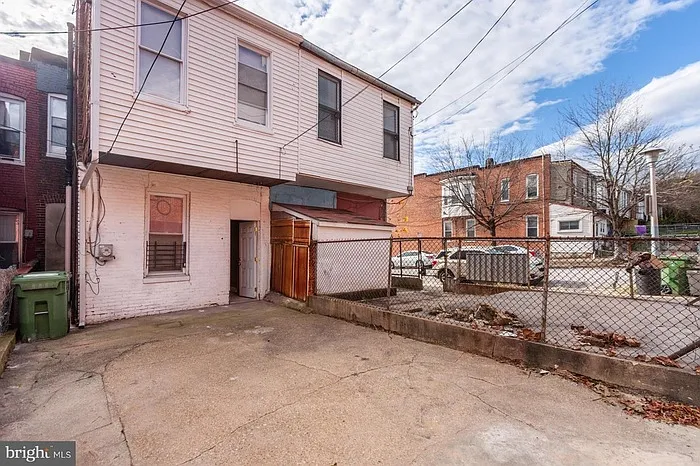 2400 W Baltimore St — Photo 22