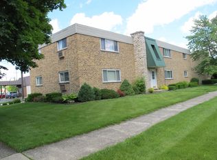 26 W Highland Ave, Villa Park, IL 60181