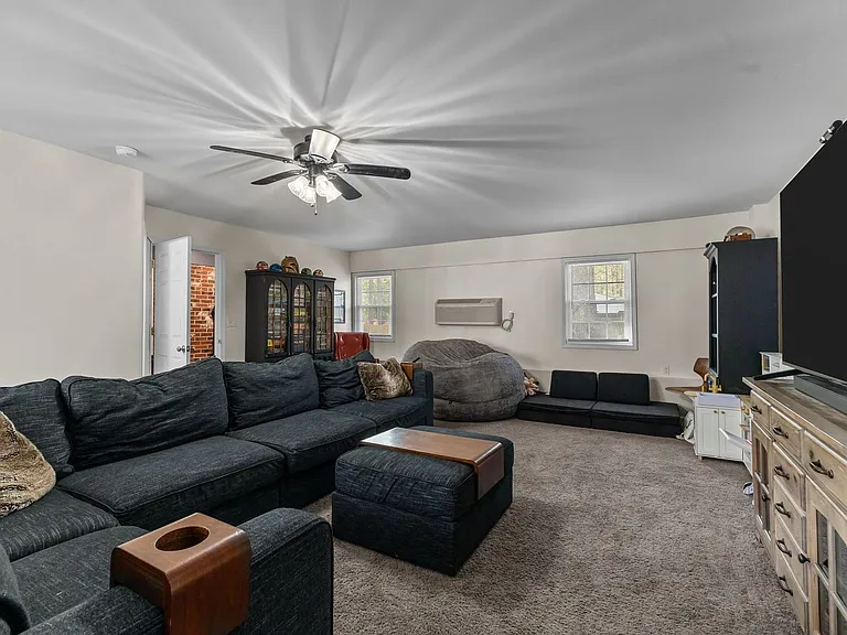 2125 Forest Hills Dr — Photo 18
