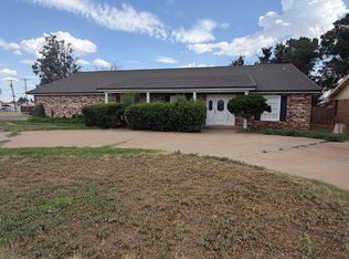 803 15th St, Seagraves, TX 79359