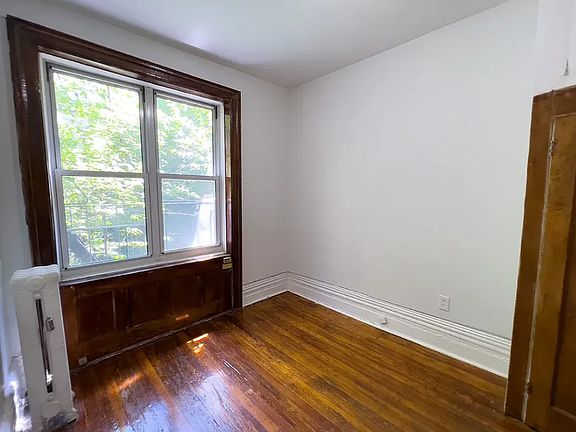 4th image of 42 Bank St #2E