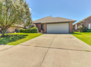 1720 SW 33rd St, Moore, OK 73160