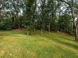 4 Wildwood Ct, Locust Valley, NY 11560