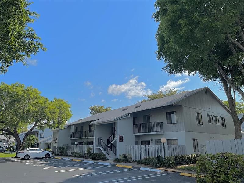 1st image of 2535 SW 22nd Ave APT 201