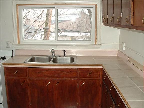Kitchen (c)