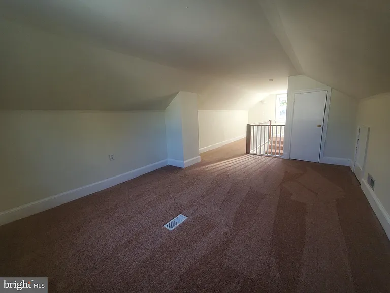 73 Upland Ave — Photo 29