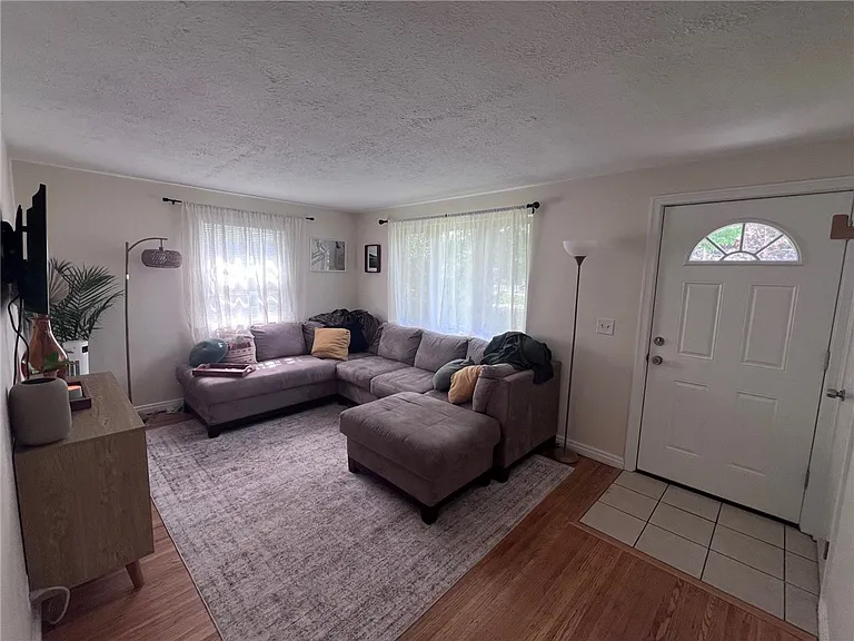 17 Pleasant View Dr — Photo 3