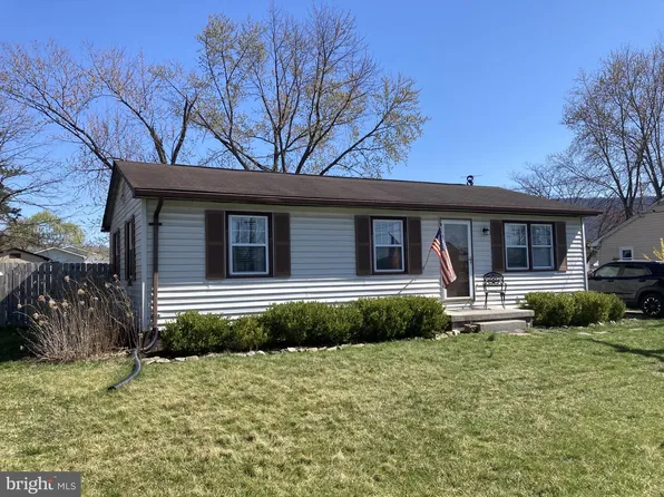 238 Stickley St, Strasburg, VA 22657