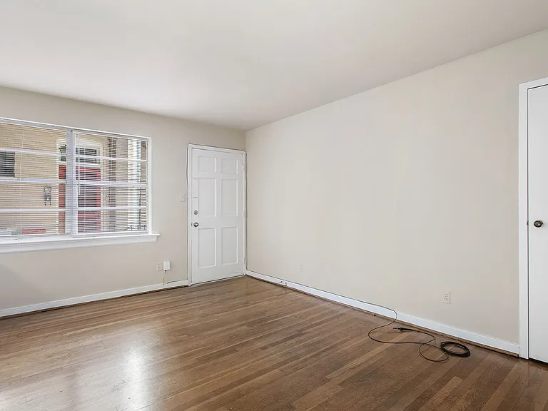 2602 Grove Ave — Photo 9