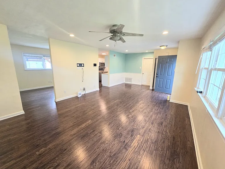 3109 Bowling Green Dr — Photo 3