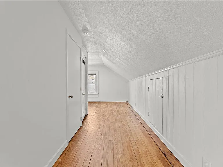 570 Elizabeth Ln W — Photo 21