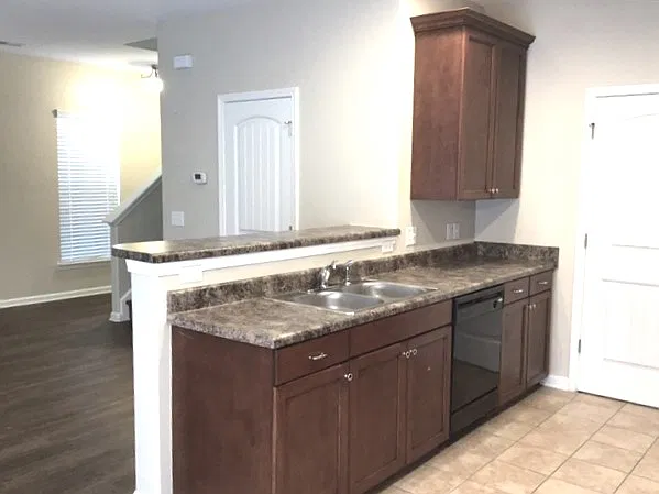 3 bed, 2.5 bath, 1569 sqft, $2,175 — Photo 3