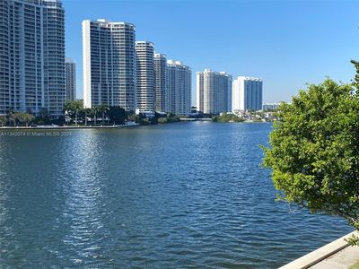301 174th St APT 303, Sunny Isles Beach, FL, 33160