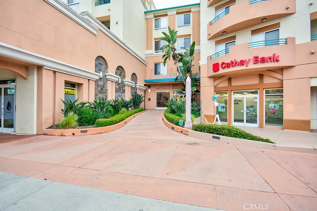 2 bed, 740 sqft, $2,495 — Photo 2