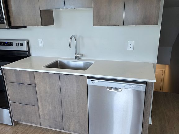 5th image of 708 Woolwich St #121
