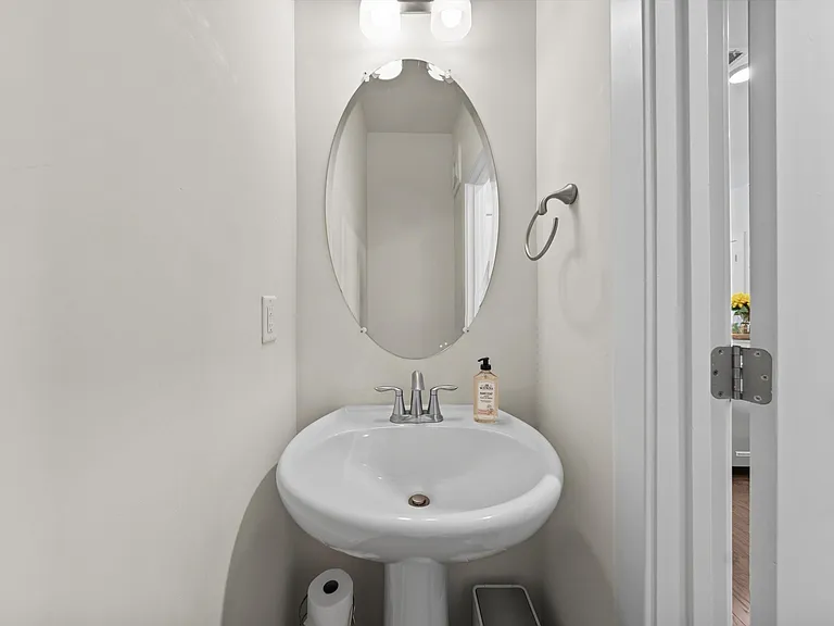 813 Rockwell Ave #813 — Photo 8