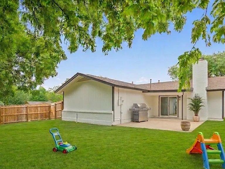 9006 Lodge Ct — Photo 12