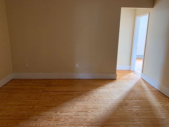 3rd image of 2047 Magnolia Ave