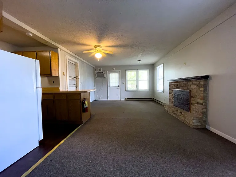 Preleasing For August! Close To Campus — Photo 5