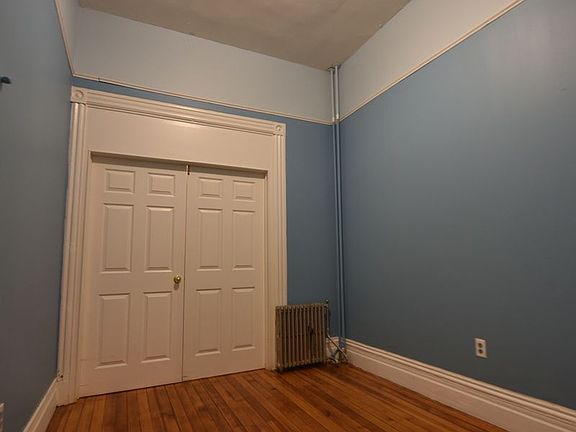 5th image of 172 Kent St APT 1L