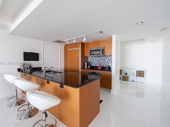 3rd image of 50 Biscayne Blvd APT 3702