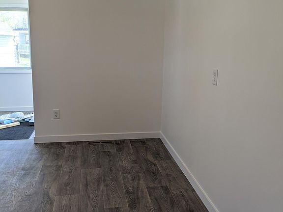 EATING AREA IN KITCHEN
